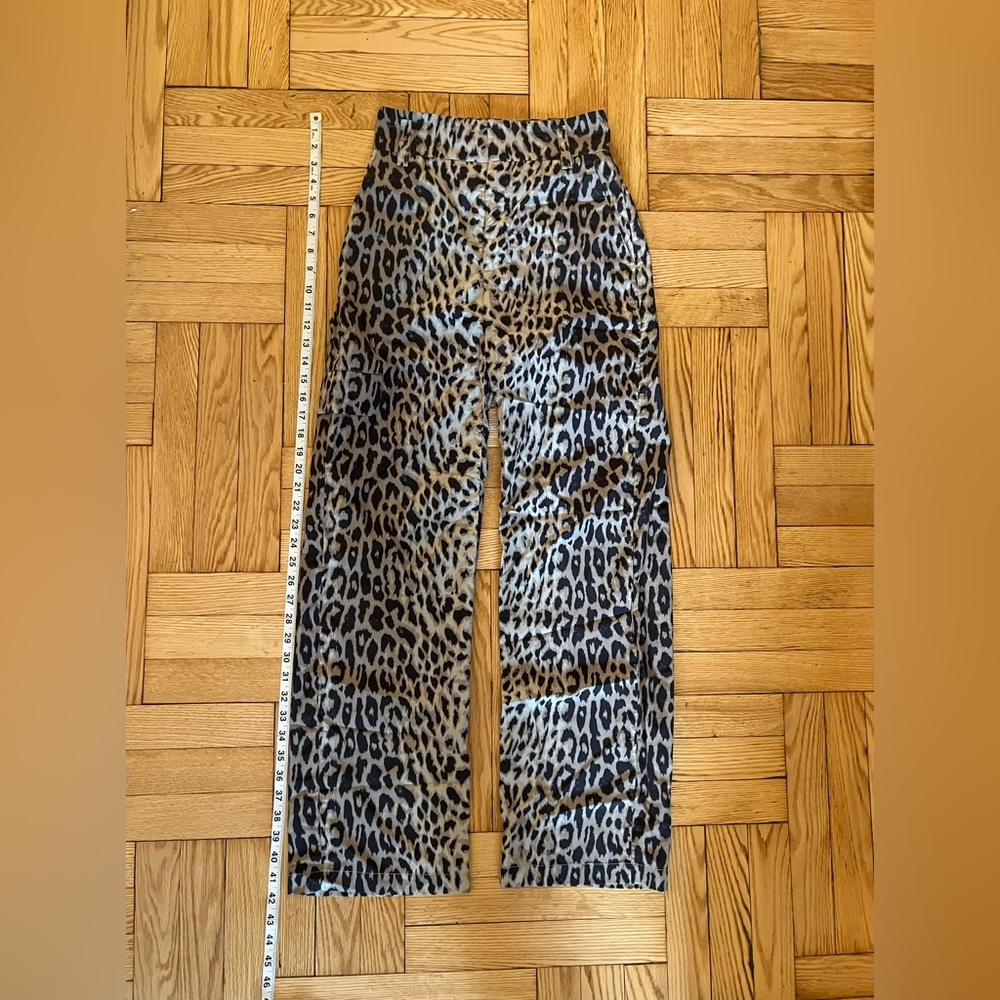 Aritzia little moon nylon leopard cargo pants 90s y2k